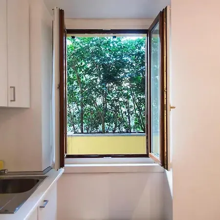 Hidden Retreat - Duomo Apartment Milan